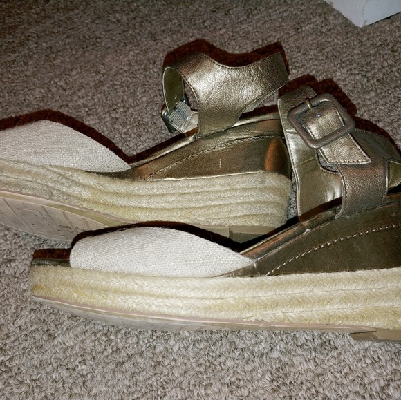 Sandals - Picture 1 of 3
